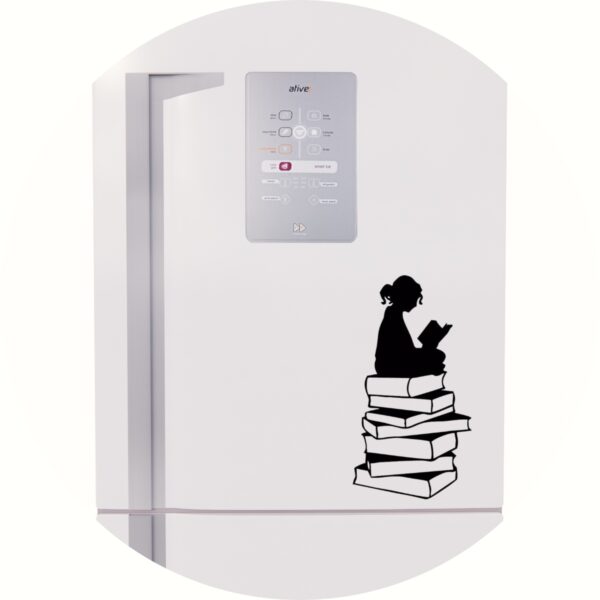 Adesivo de Casa Menina Lendo Livros Paixão Leitura