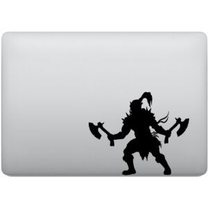 Adesivo de Notebook Orc com Machados de Batalha