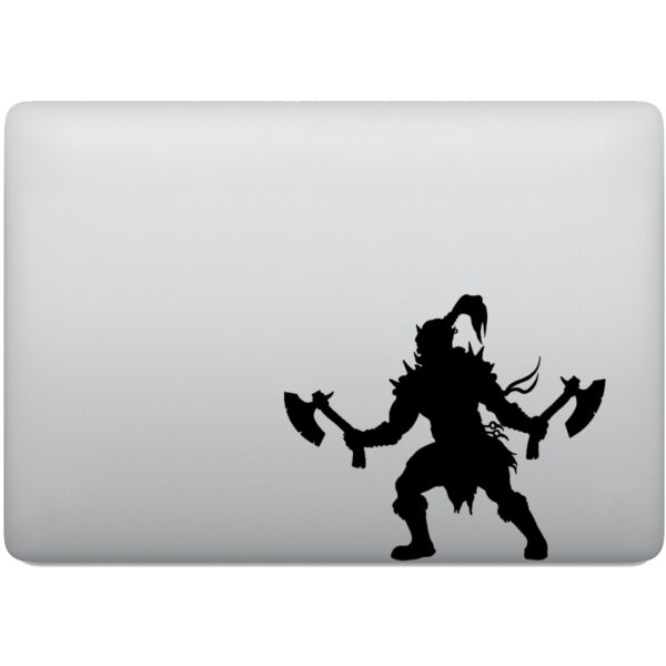 Adesivo de Notebook Orc com Machados de Batalha