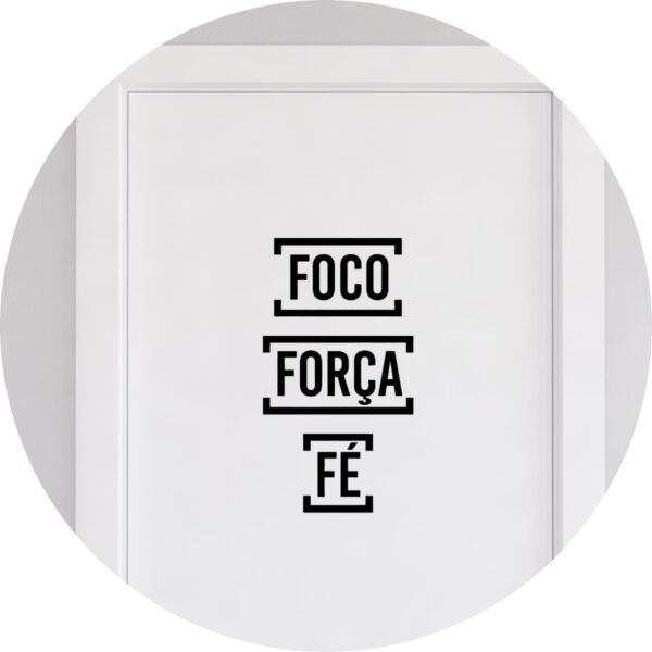 Adesivo de Casa Frase Foco Força e Fé