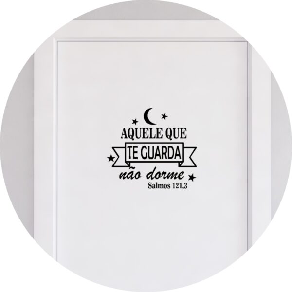 Adesivo de Casa Aquele Que te Guarda Não Dorme