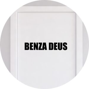 Adesivo de Casa Benza Deus