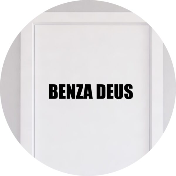 Adesivo de Casa Benza Deus