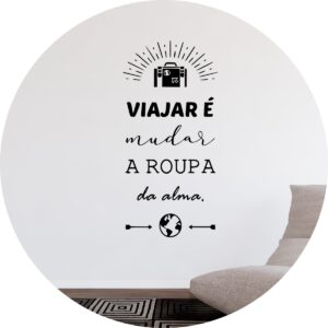 Adesivo de Casa Frase Viajar É Mudar A Roupa Da Alma