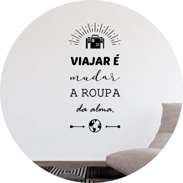 Adesivo de Casa Frase Viajar É Mudar A Roupa Da Alma